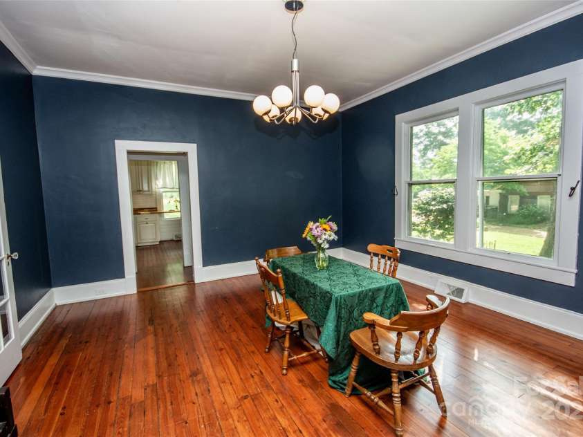 636 Center Street, Statesville, NC 28677.  MLS# CAR4260861, YatesRealty ID 20074. 