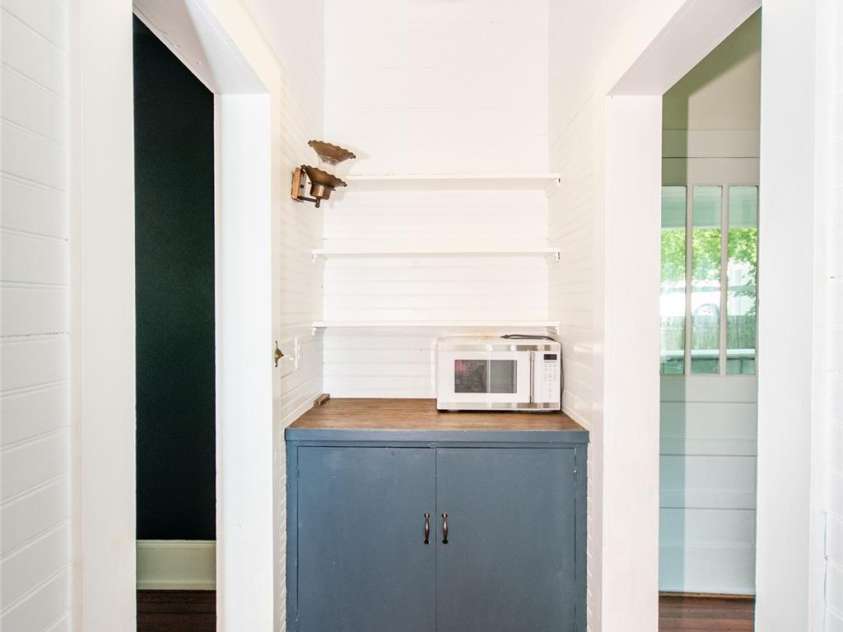 636 Center Street, Statesville, NC 28677.  MLS# CAR4260861, YatesRealty ID 20074. 