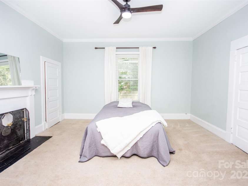 636 Center Street, Statesville, NC 28677.  MLS# CAR4260861, YatesRealty ID 20074. 