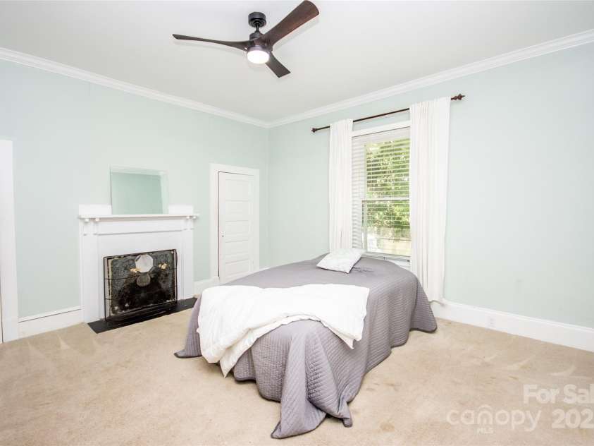 636 Center Street, Statesville, NC 28677.  MLS# CAR4260861, YatesRealty ID 20074. 