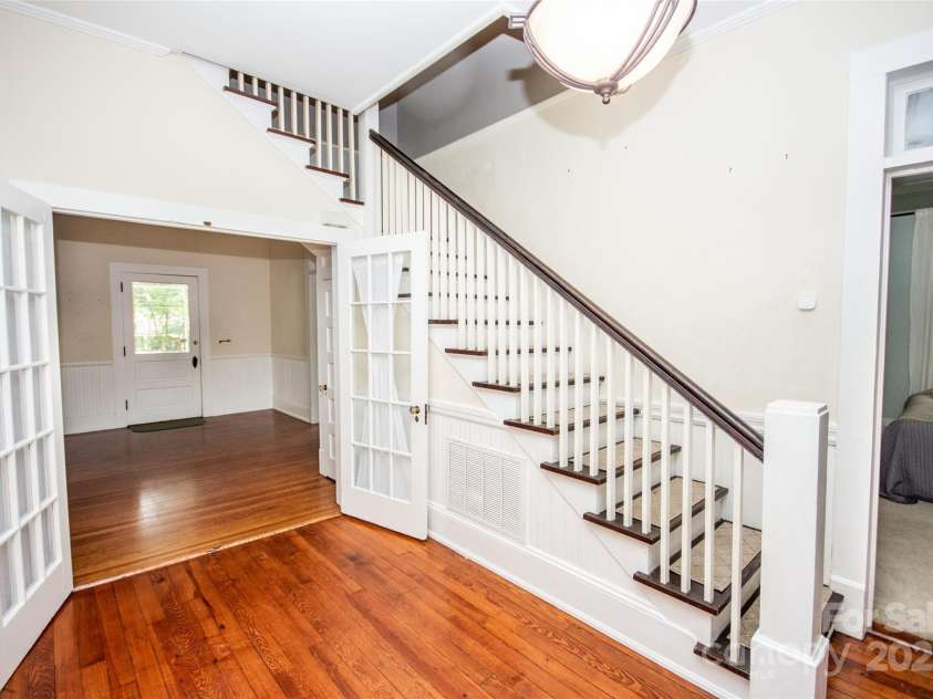 636 Center Street, Statesville, NC 28677.  MLS# CAR4260861, YatesRealty ID 20074. 