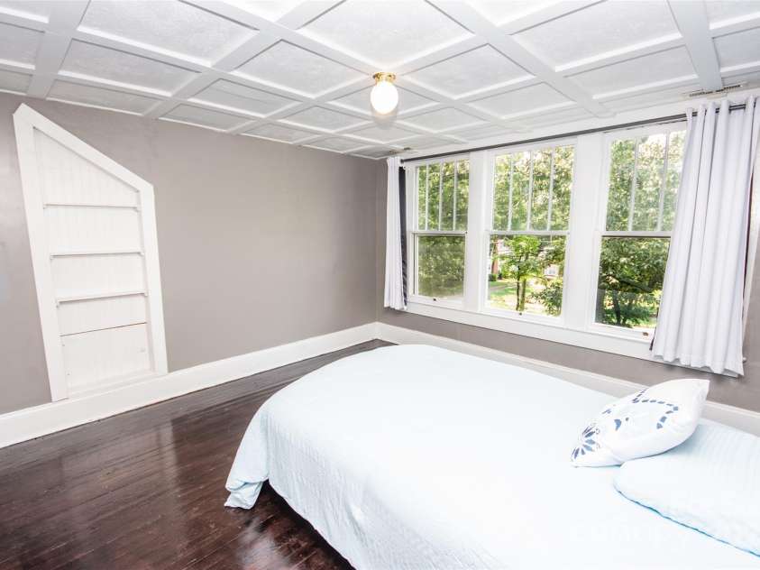 636 Center Street, Statesville, NC 28677.  MLS# CAR4260861, YatesRealty ID 20074. 