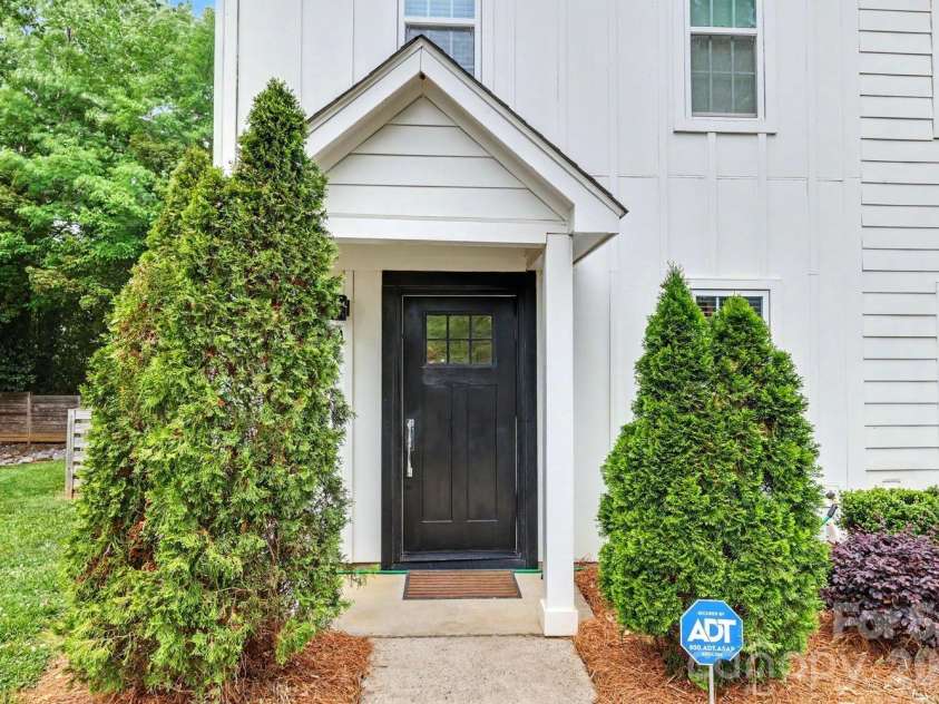 1511 Briar Creek Road, Charlotte, NC 28205.  MLS# CAR4372907, YatesRealty ID 20075. 