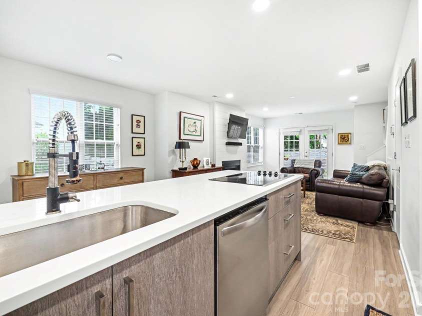 1511 Briar Creek Road, Charlotte, NC 28205.  MLS# CAR4372907, YatesRealty ID 20075. 