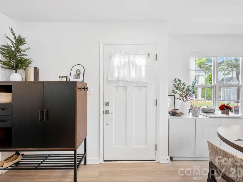 1511 Briar Creek Road, Charlotte, NC 28205.  MLS# CAR4419012, YatesRealty ID 20075. 