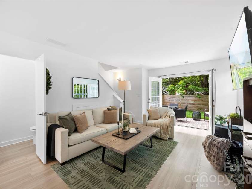 1511 Briar Creek Road, Charlotte, NC 28205.  MLS# CAR4419012, YatesRealty ID 20075. 