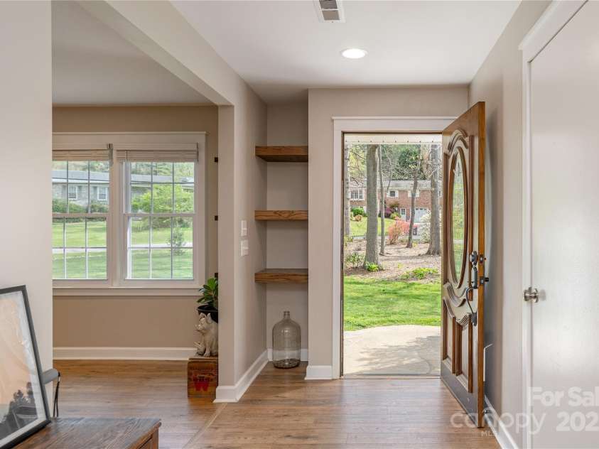 215 Shannon Road, Hendersonville, NC 28791.  MLS# CAR4246696, YatesRealty ID 20077. 