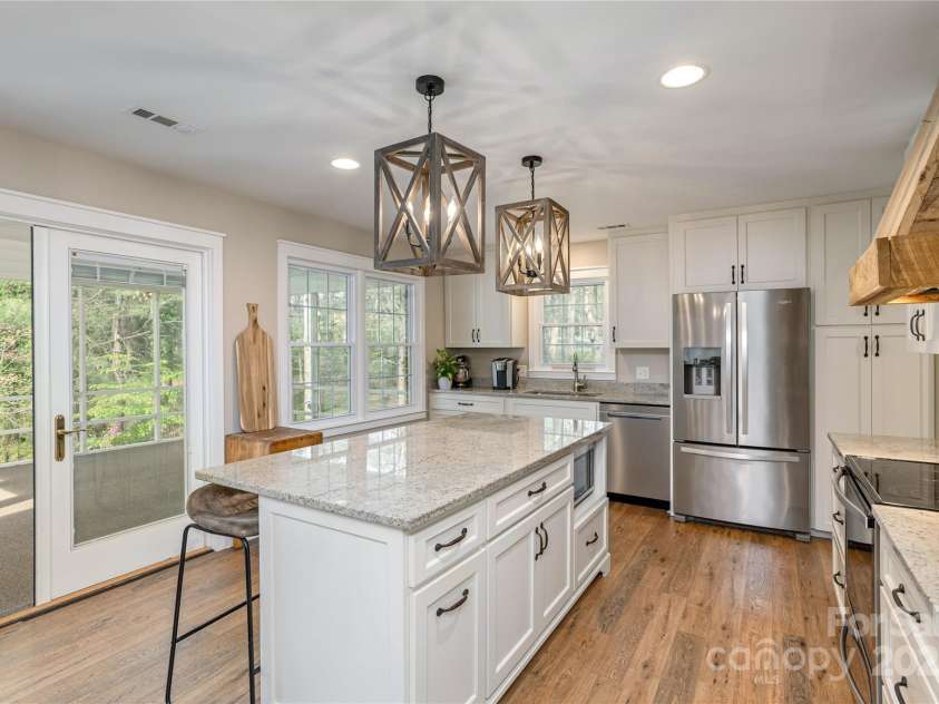215 Shannon Road, Hendersonville, NC 28791.  MLS# CAR4246696, YatesRealty ID 20077. 