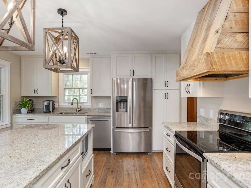 215 Shannon Road, Hendersonville, NC 28791.  MLS# CAR4246696, YatesRealty ID 20077. 