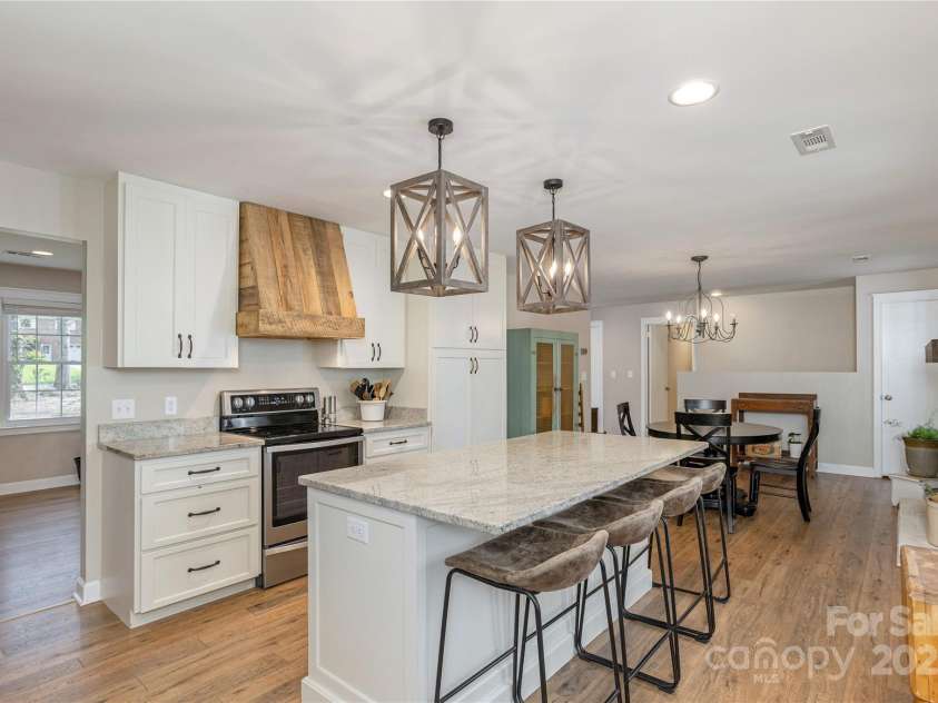 215 Shannon Road, Hendersonville, NC 28791.  MLS# CAR4246696, YatesRealty ID 20077. 