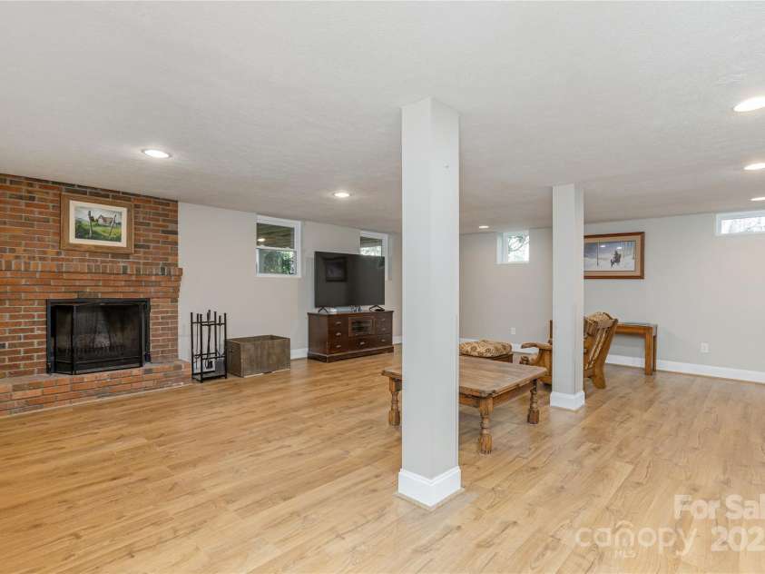 215 Shannon Road, Hendersonville, NC 28791.  MLS# CAR4246696, YatesRealty ID 20077. 