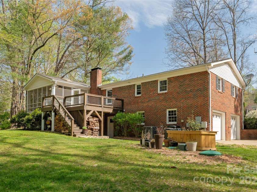 215 Shannon Road, Hendersonville, NC 28791.  MLS# CAR4246696, YatesRealty ID 20077. 