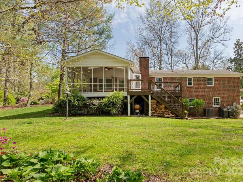 215 Shannon Road, Hendersonville, NC 28791.  MLS# CAR4246696, YatesRealty ID 20077. 