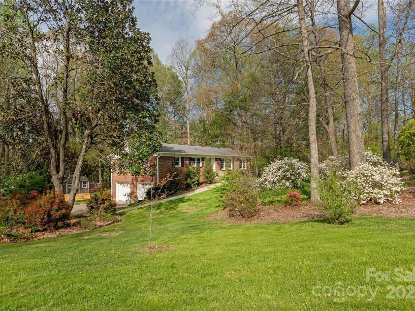 215 Shannon Road, Hendersonville, NC 28791.  MLS# CAR4246696, YatesRealty ID 20077. 