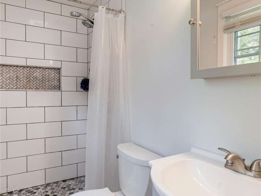215 Shannon Road, Hendersonville, NC 28791.  MLS# CAR4246696, YatesRealty ID 20077. Primary Bath