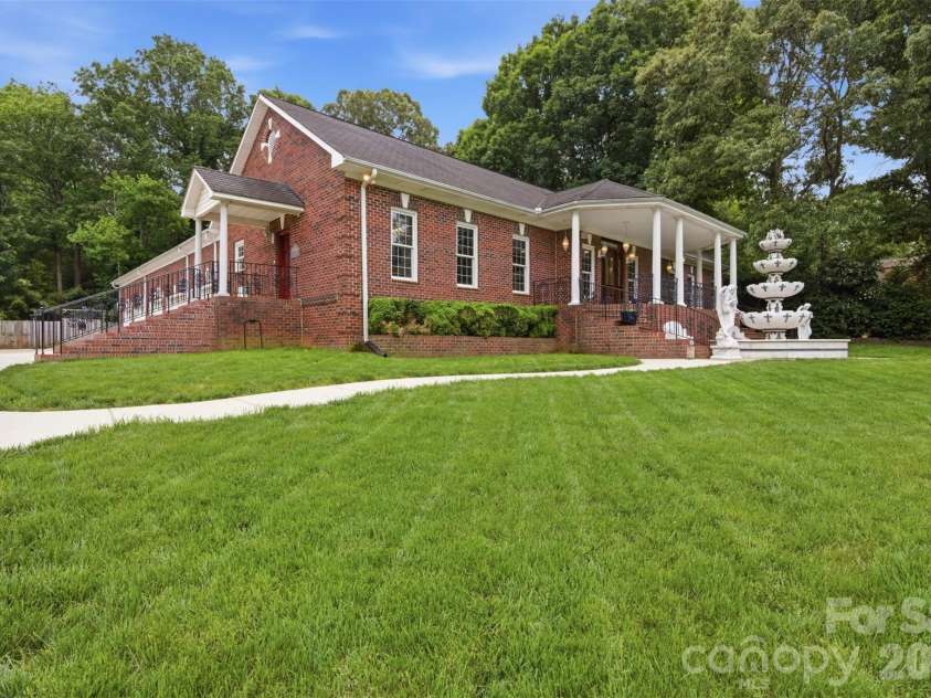 4900 Rocky River Road, Charlotte, NC 28215.  MLS# CAR4375620, YatesRealty ID 20077. 