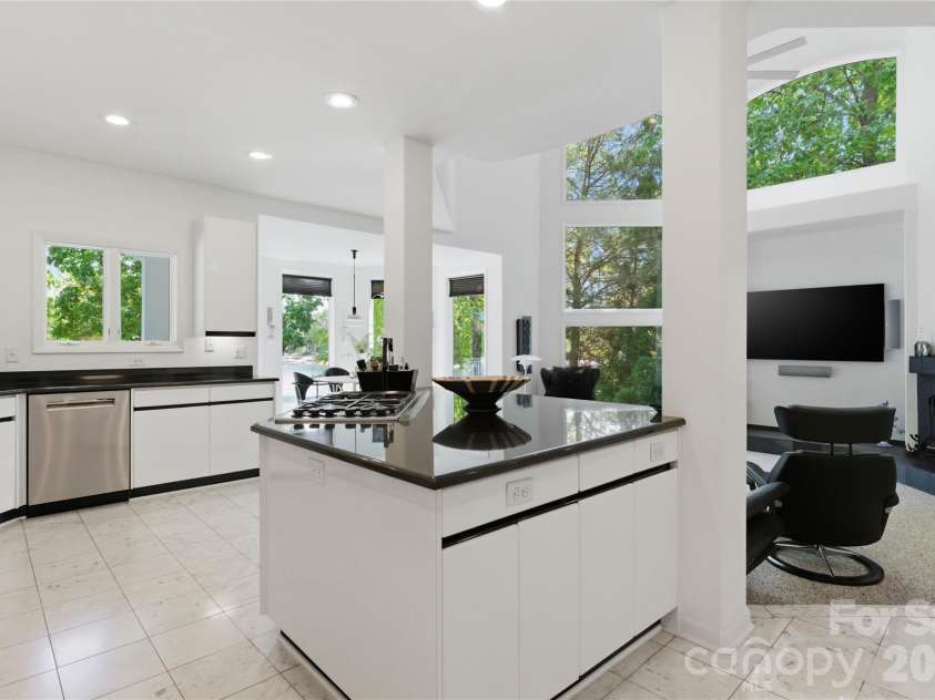 18426 Peninsula Cove Lane, Cornelius, NC 28031.  MLS# CAR4375387, YatesRealty ID 20078. 