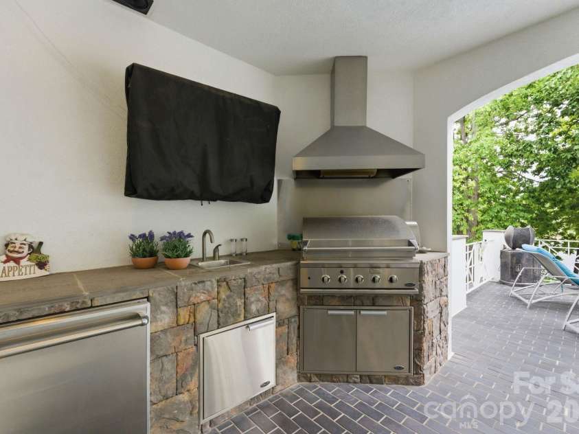 18426 Peninsula Cove Lane, Cornelius, NC 28031.  MLS# CAR4375387, YatesRealty ID 20078. Outdoor kitchen on terrace