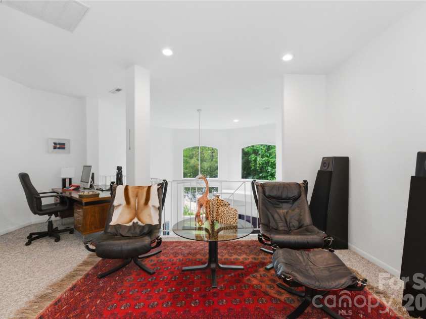 18426 Peninsula Cove Lane, Cornelius, NC 28031.  MLS# CAR4375387, YatesRealty ID 20078. Second level sitting area