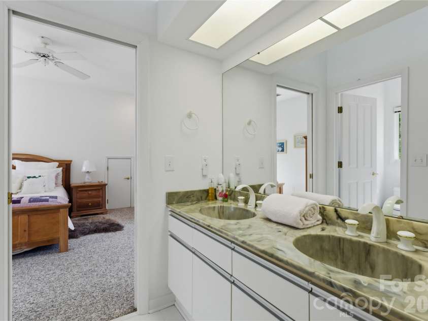 18426 Peninsula Cove Lane, Cornelius, NC 28031.  MLS# CAR4375387, YatesRealty ID 20078. Shared bathroom for both guest bedrooms