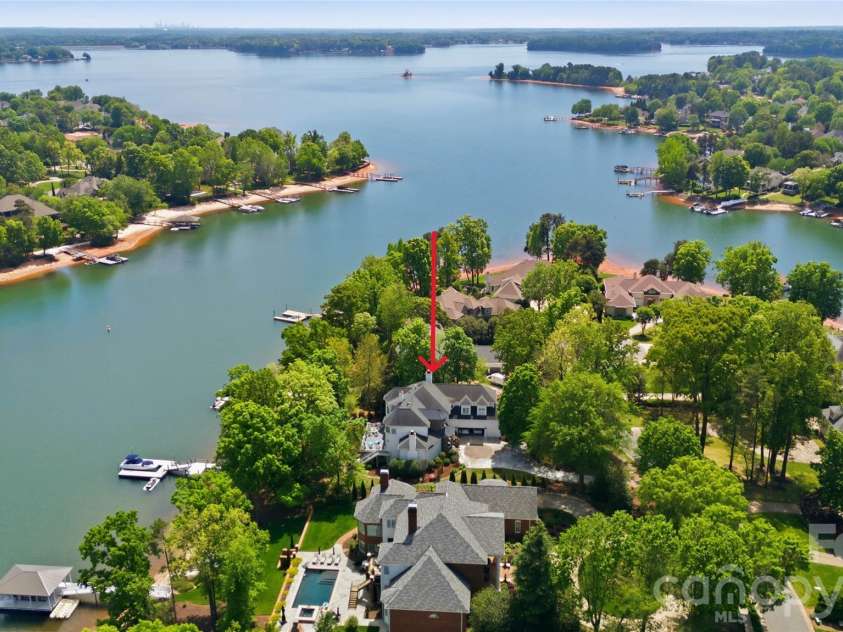 18426 Peninsula Cove Lane, Cornelius, NC 28031.  MLS# CAR4375387, YatesRealty ID 20078. Short distance to main channels