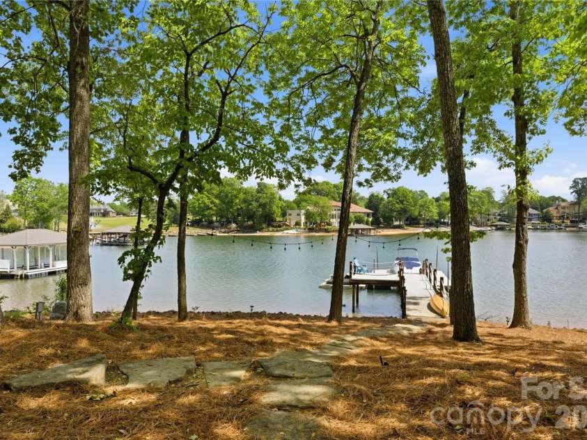 18426 Peninsula Cove Lane, Cornelius, NC 28031.  MLS# CAR4375387, YatesRealty ID 20078. Wake up to this view