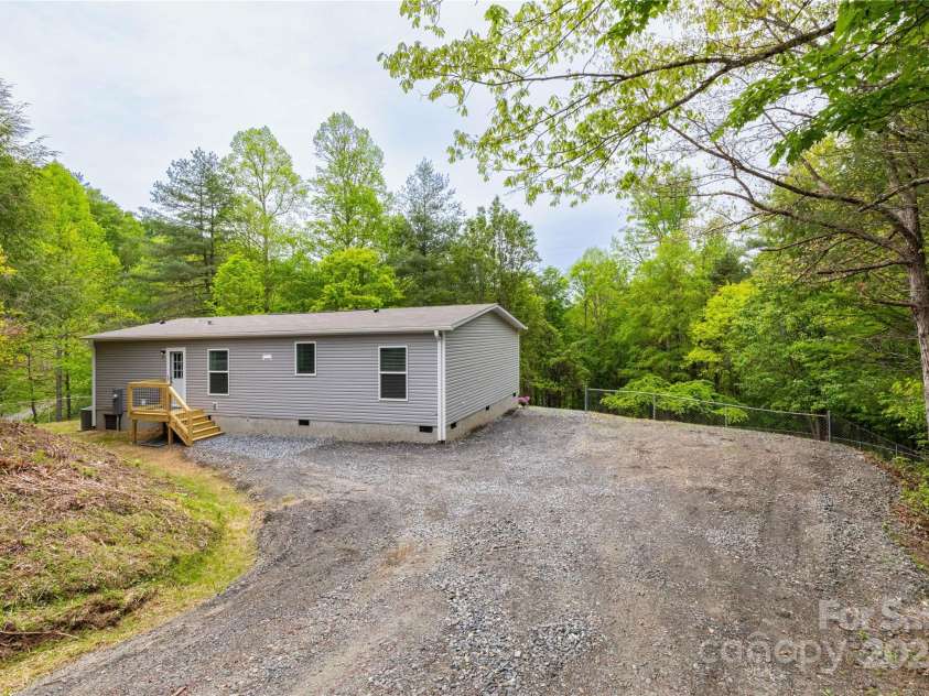 71 Austin Drive, Marshall, NC 28753.  MLS# CAR4254710, YatesRealty ID 20078. 