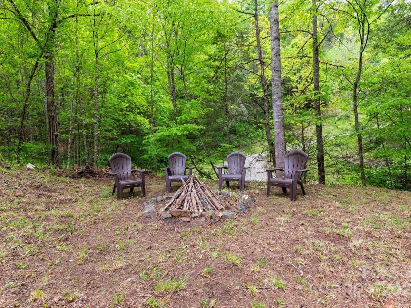 71 Austin Drive, Marshall, NC 28753.  MLS# CAR4254710, YatesRealty ID 20078. 