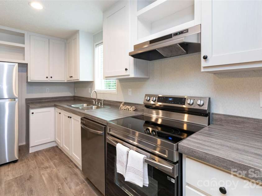 71 Austin Drive, Marshall, NC 28753.  MLS# CAR4254710, YatesRealty ID 20078. 