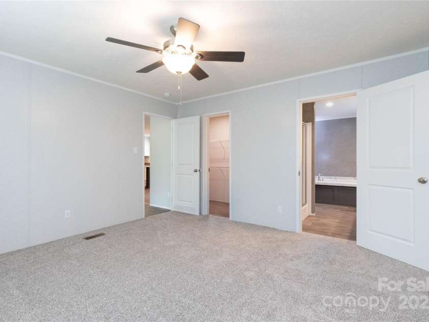 71 Austin Drive, Marshall, NC 28753.  MLS# CAR4254710, YatesRealty ID 20078. 