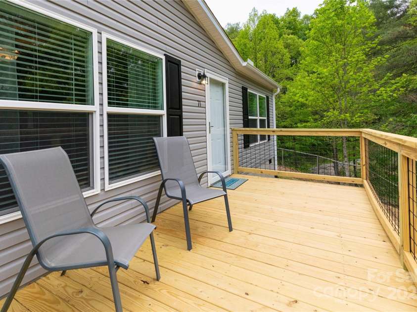 71 Austin Drive, Marshall, NC 28753.  MLS# CAR4254710, YatesRealty ID 20078. 