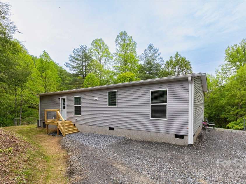 71 Austin Drive, Marshall, NC 28753.  MLS# CAR4254710, YatesRealty ID 20078. 