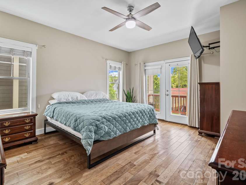 20 Greenwood Fields Drive, Asheville, NC 28804.  MLS# CAR4376641, YatesRealty ID 20079. 