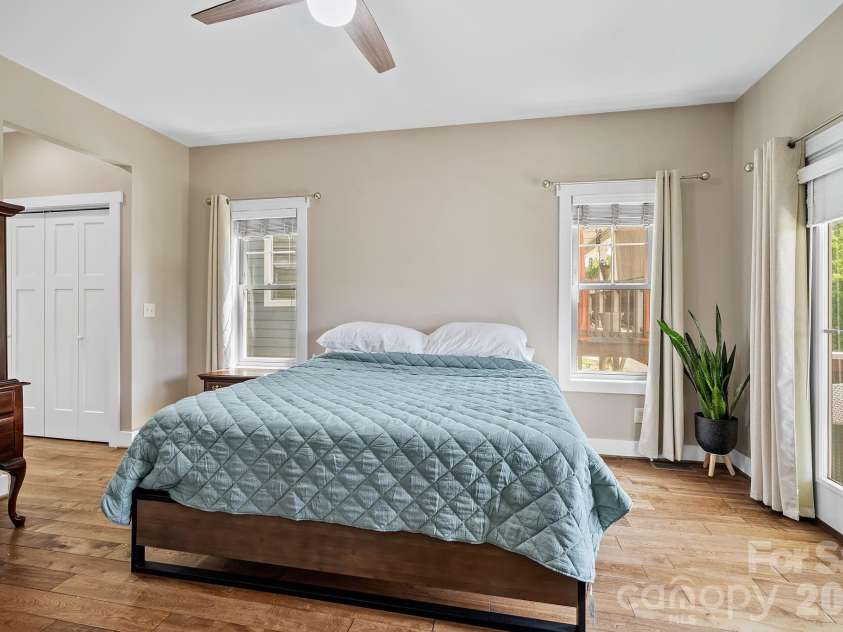 20 Greenwood Fields Drive, Asheville, NC 28804.  MLS# CAR4376641, YatesRealty ID 20079. 