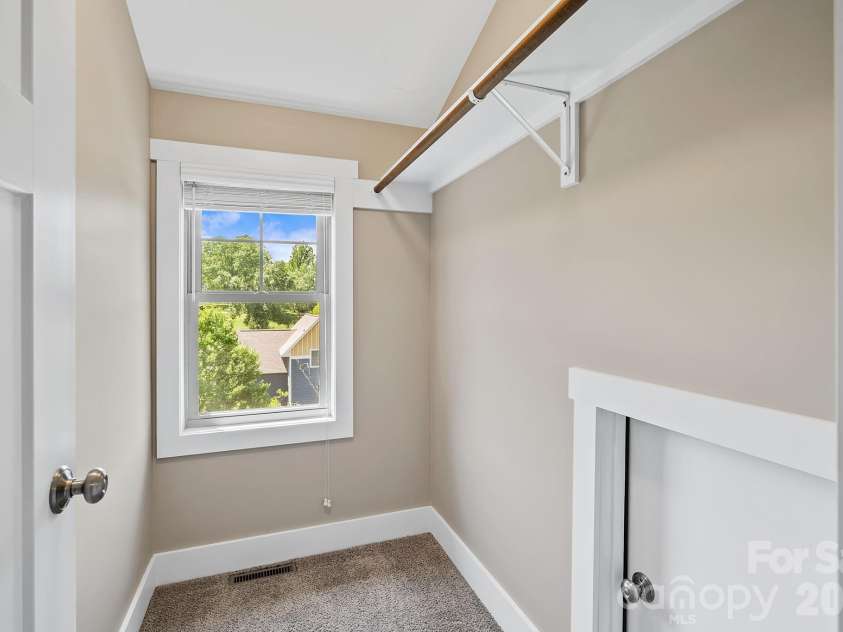 20 Greenwood Fields Drive, Asheville, NC 28804.  MLS# CAR4376641, YatesRealty ID 20079. 