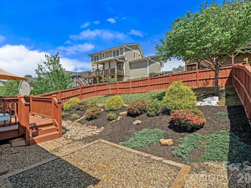 20 Greenwood Fields Drive, Asheville, NC 28804.  MLS# CAR4376641, YatesRealty ID 20079. 