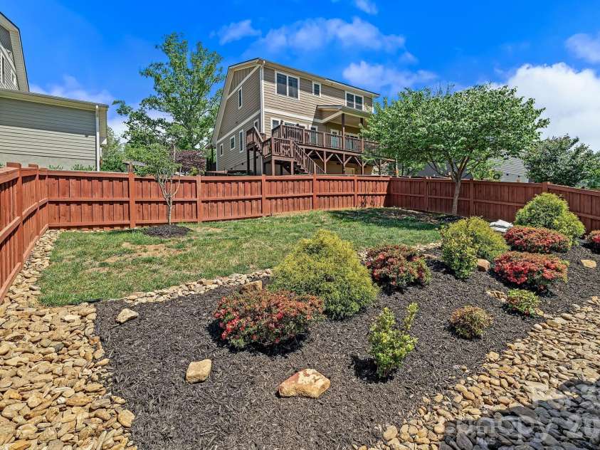 20 Greenwood Fields Drive, Asheville, NC 28804.  MLS# CAR4376641, YatesRealty ID 20079. 