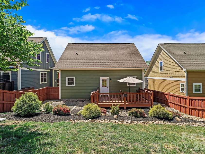 20 Greenwood Fields Drive, Asheville, NC 28804.  MLS# CAR4376641, YatesRealty ID 20079. 