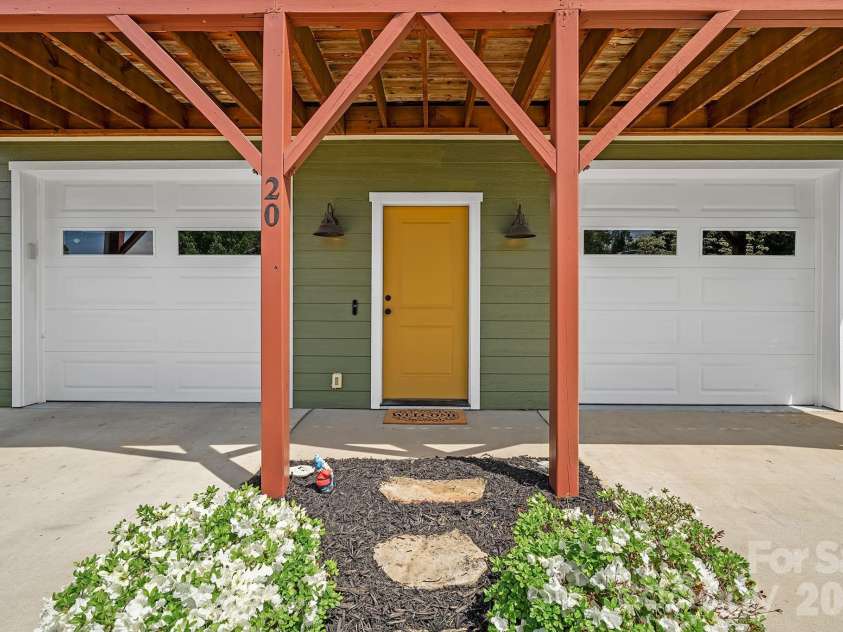 20 Greenwood Fields Drive, Asheville, NC 28804.  MLS# CAR4376641, YatesRealty ID 20079. 