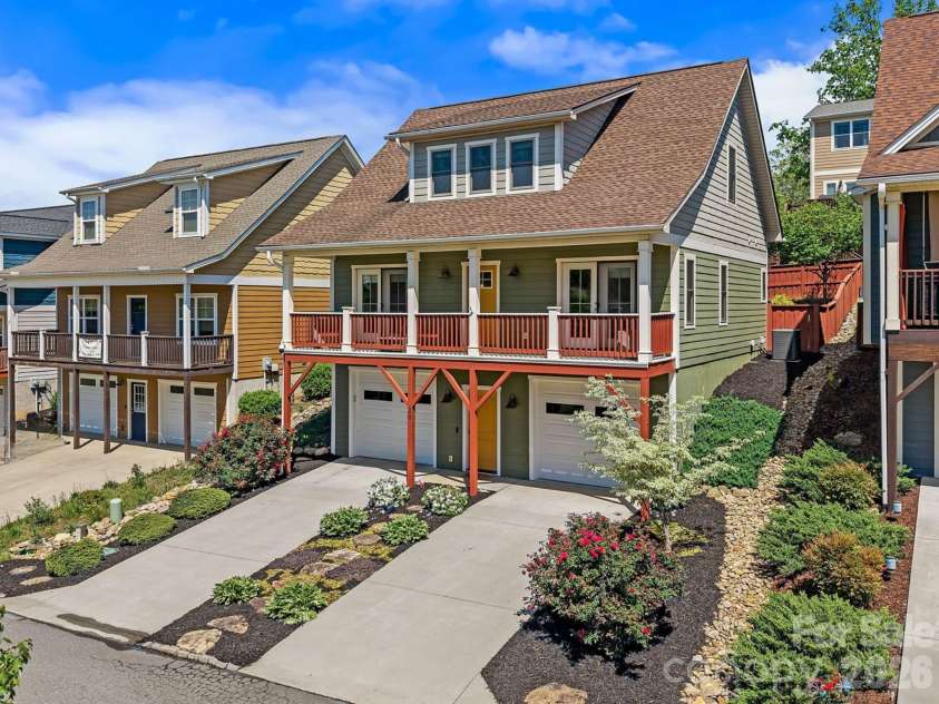 20 Greenwood Fields Drive, Asheville, NC 28804.  MLS# CAR4376641, YatesRealty ID 20079. 