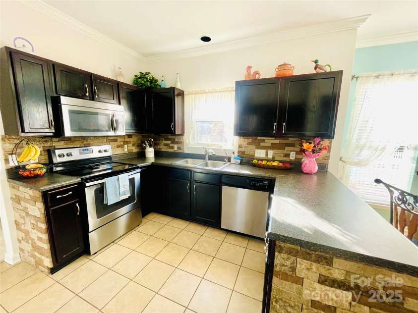 11307 Celandine Court, Charlotte, NC 28213.  MLS# CAR4225497, YatesRealty ID 2008. 