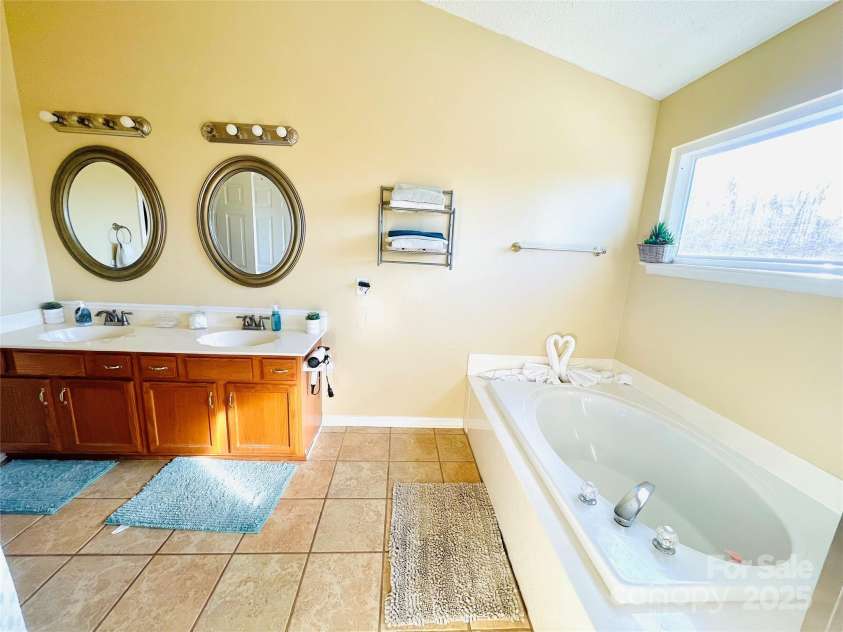 11307 Celandine Court, Charlotte, NC 28213.  MLS# CAR4225497, YatesRealty ID 2008. 