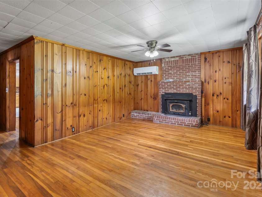 194 Virginia Drive, Marion, NC 28752.  MLS# CAR4299829, YatesRealty ID 2008. 