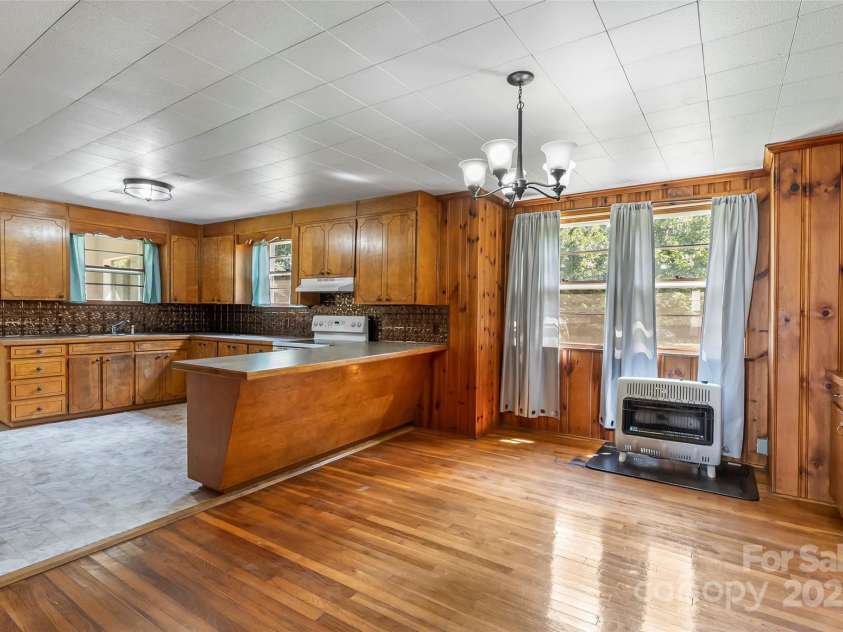 194 Virginia Drive, Marion, NC 28752.  MLS# CAR4299829, YatesRealty ID 2008. 