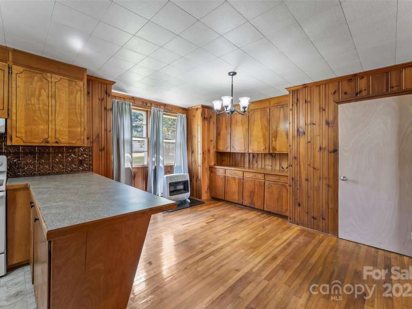 194 Virginia Drive, Marion, NC 28752.  MLS# CAR4299829, YatesRealty ID 2008. 