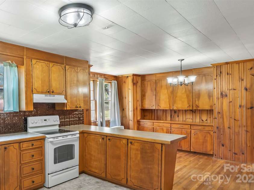 194 Virginia Drive, Marion, NC 28752.  MLS# CAR4299829, YatesRealty ID 2008. 