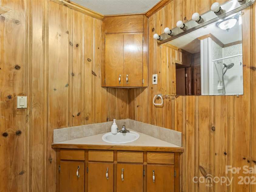 194 Virginia Drive, Marion, NC 28752.  MLS# CAR4299829, YatesRealty ID 2008. 