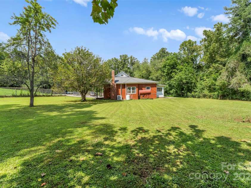 194 Virginia Drive, Marion, NC 28752.  MLS# CAR4299829, YatesRealty ID 2008. 