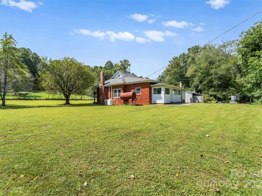 194 Virginia Drive, Marion, NC 28752.  MLS# CAR4299829, YatesRealty ID 2008. 