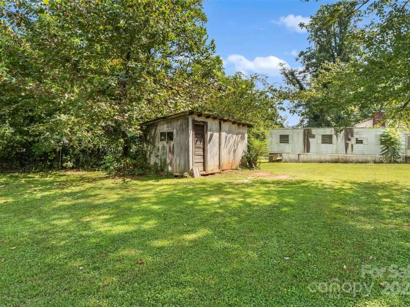 194 Virginia Drive, Marion, NC 28752.  MLS# CAR4299829, YatesRealty ID 2008. 